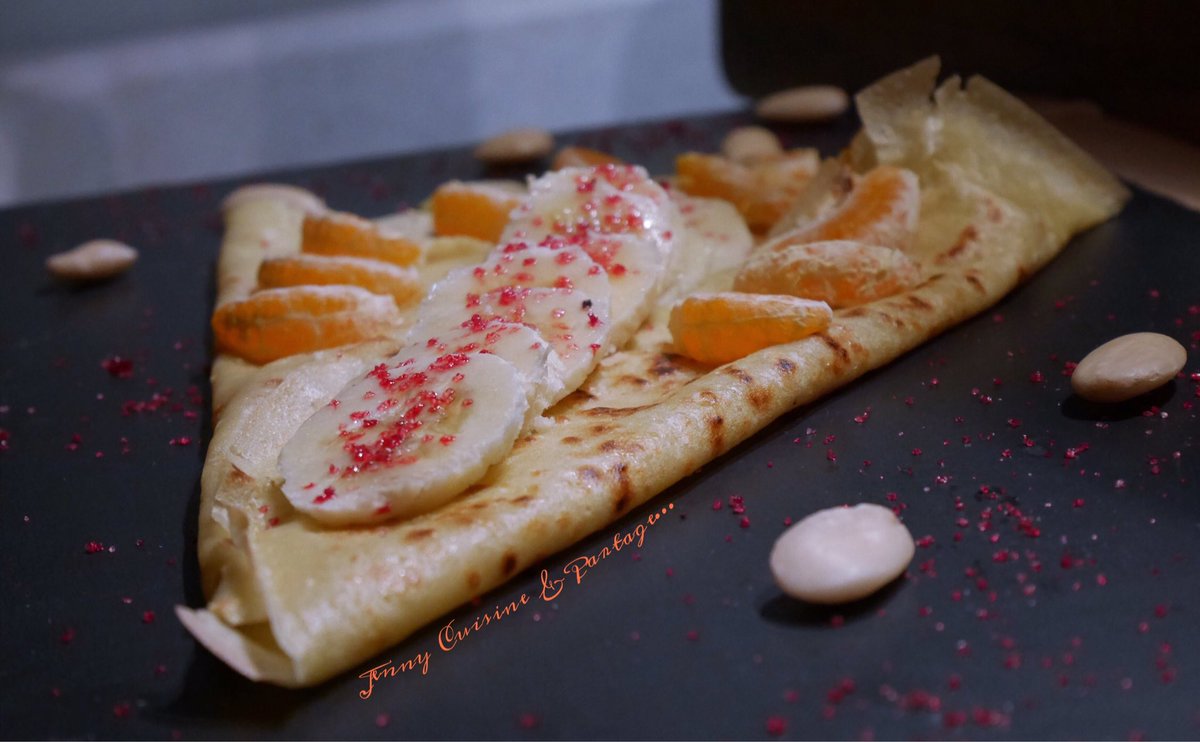 Bonsoir,
Crêpes sans lactose au lait de soja.
Mon petit doigts m’a dit que c’était bientôt la chandeleur ? 
Alors on file acheter ce qu’il nous faut pour cette recette de crêpes sans lactose toute en légèreté au lait de soja