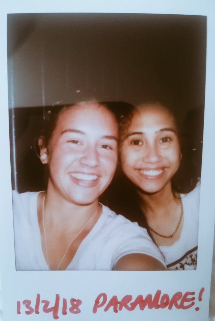 Just thank you <a href="/paramore/">paramore</a> @yelyahwilliams reuniting with Paramore friends, making new friends, hearing our fav AL songs 💜 you made Auckland's hearts soo not fake happy tonight 💛