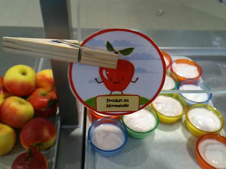 PeJEpron's tweet photo. @PeJEpron @Epron14 au restaurant scolaire, les enfants savent d'où viennent leurs aliments grâce aux vignettes produit en Normandie et produit bio https://t.co/jx1hrpBHbr