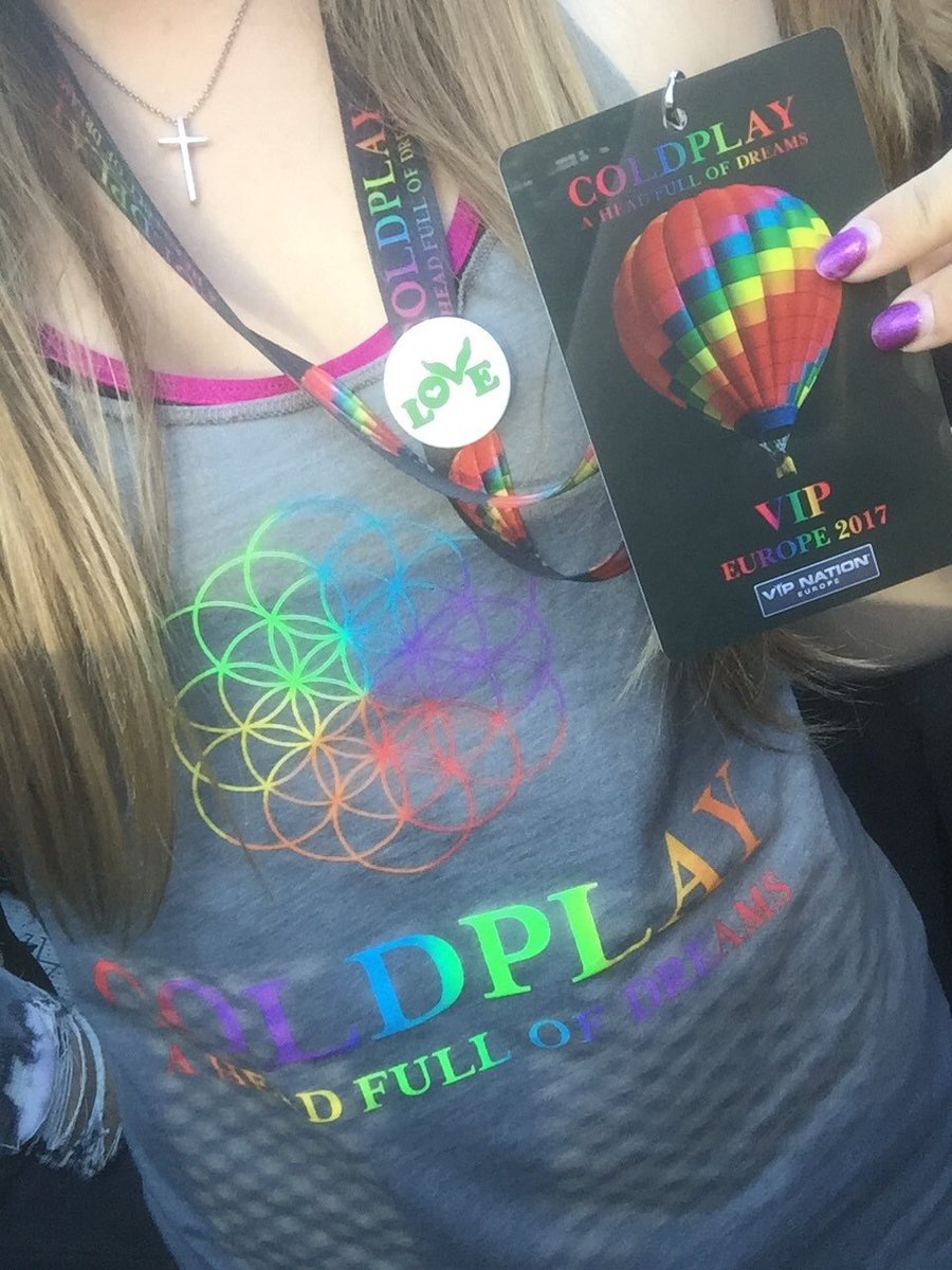 ColdplayAustria's tweet photo. I‘ve never seen such a great band like @coldplay ! This picture had been taken in Vienna at my very first Coldplay concert! Thinking about it is still incredible and everytime it feels like I‘m back there. It was the greatest concert I‘ve ever experienced. ❤️ #Unforgettable https://t.co/mciG3sZcoa