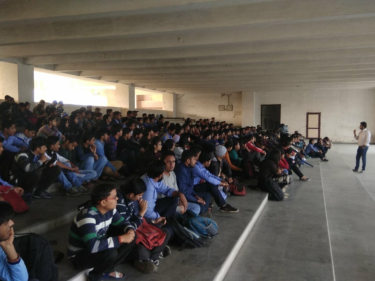 Official_LDL's tweet photo. A meeting of #TeamJSSNoida at #JSSATE, #Noida to discuss the future goals & the implementation of the further education plans. https://t.co/ogLL8yublI