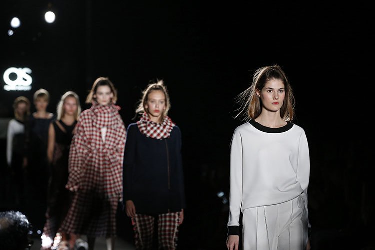 080_bcn_fashion's tweet photo. La moda no descansa mai! Recordeu que podeu tornar a veure totes les desfilades a la web de 080. Tota la creativitat de la passarel·la catalana aquí: https://t.co/hpGeF5BqB4 https://t.co/m7YdCX6E7t