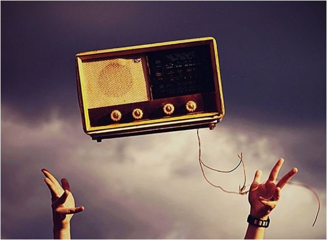digitalaya's tweet photo. Porque amamos la libertad, hoy Feliz #diamundialdelaradio #FelizMartes #freedom #Bloomberg https://t.co/IDb6PMGk5d