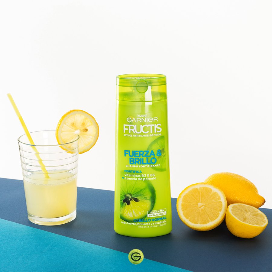 Garnier_es's tweet photo. ¿Eres de l@s que empieza el día con un vasito de agua con limón? Este remedio te aportará fuerza y salud a tu mañana, al igual que el Fuerza y Brillo #NewFructis a tu pelo. No te olvides utilizarlo en tu día a día 🍋 https://t.co/wbwoHXRHoI