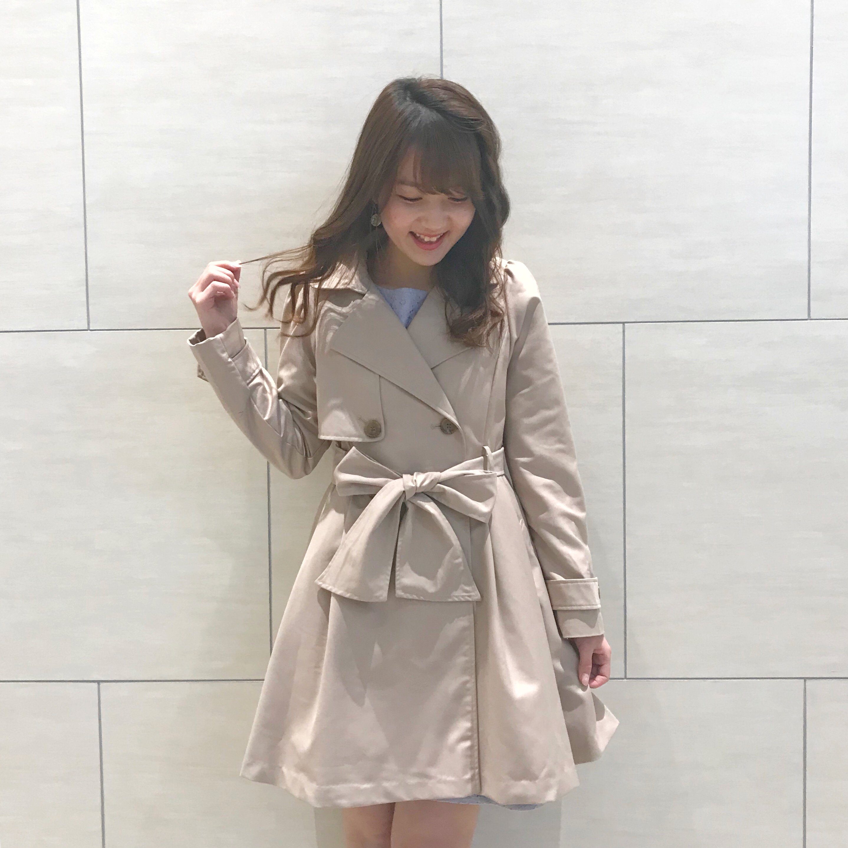 Dazzlin近鉄pass E店 Dress Trench ドレストレンチコート 8 900 Tax レースワンピース 6 900 Tax 毎年大人気のドレストレンチコート 発売中です シルエットがとても綺麗で 前締めでワンピース風にもできますよ Dazzlin 近鉄パッセ