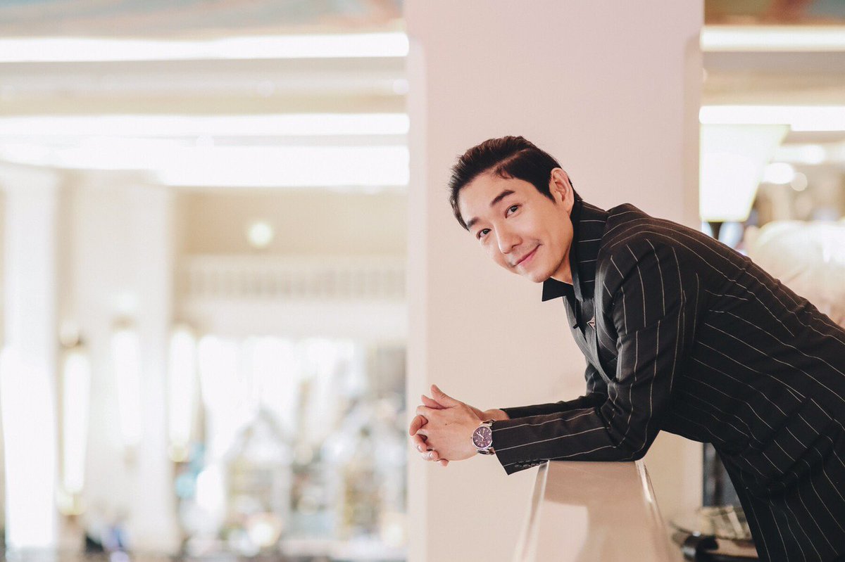 BoyPeacemaker's tweet photo. ออกจากโรงพยาบาลแล้วค้าบ ขอบคุณทุกคนที่เป็นห่วงหนอนนะค้าบ วันนี้มี2งาน แต่หนอนยังสู้ค้าบ เสร็จงานที่โคราชแล้ว ต่อด้วยมอนติคาร์โล คืนนี้ เจอกันนะค้าบบบบ กระดึ๊บ กระดึ๊บ 💚💚💚🐛🐛🐛 #หน้ากากหนอนชาเขียว #boypeacemaker https://t.co/BUW3O02AfG