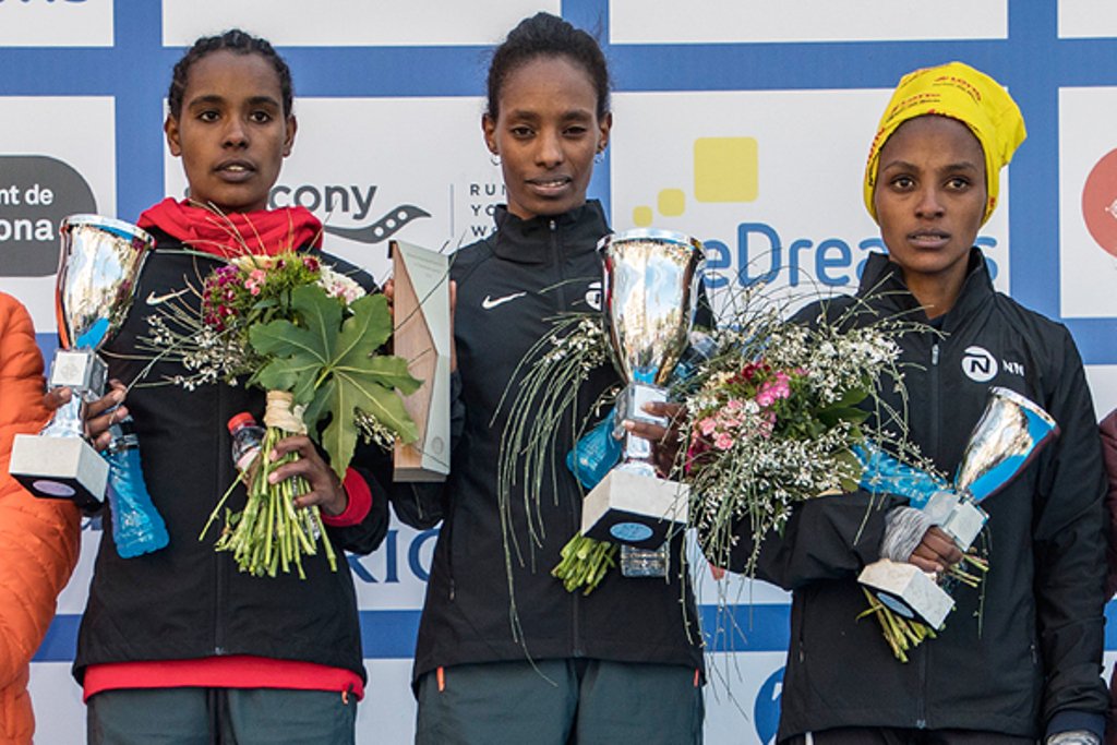 IGIHE's tweet image. Nyirarukundo Salome yabaye uwa gatatu muri #BarcelonaHalfMarathon, yandika amateka mashya | IGIHE @MINISPOC #RwOT 

dlvr.it/QG966b

✍🏾@thamimu20