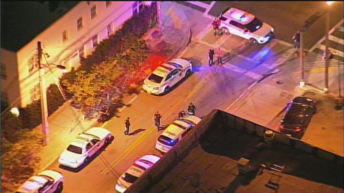 Miami police officer involved in shooting during robbery investigation bit.ly/2EE0cBy?utm_so… https://t.co/2G4EtGgyq1