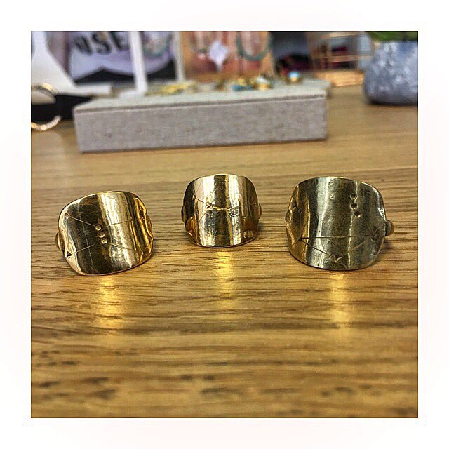 26EMME's tweet photo. « Aimer c’est savoir dire je t’aime sans parler » 🌹- Victor Hugo 
#ring #constellation #conceptstore#madeinparis #gemini #virgo #libra #pegasus #lesplusbellesconstellations #instorenow #createurs #paris #slowfashion #paris11 #love #mood #voltaire #42ruegodefroycavaignac https://t.co/U1rQZgjYez