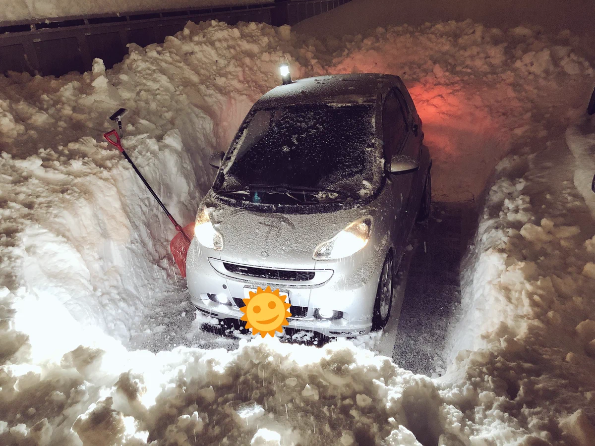 よっしゃ雪かき終わったww車の周りだけ雪かきが終わってある意味オワッタ投稿者ｗ