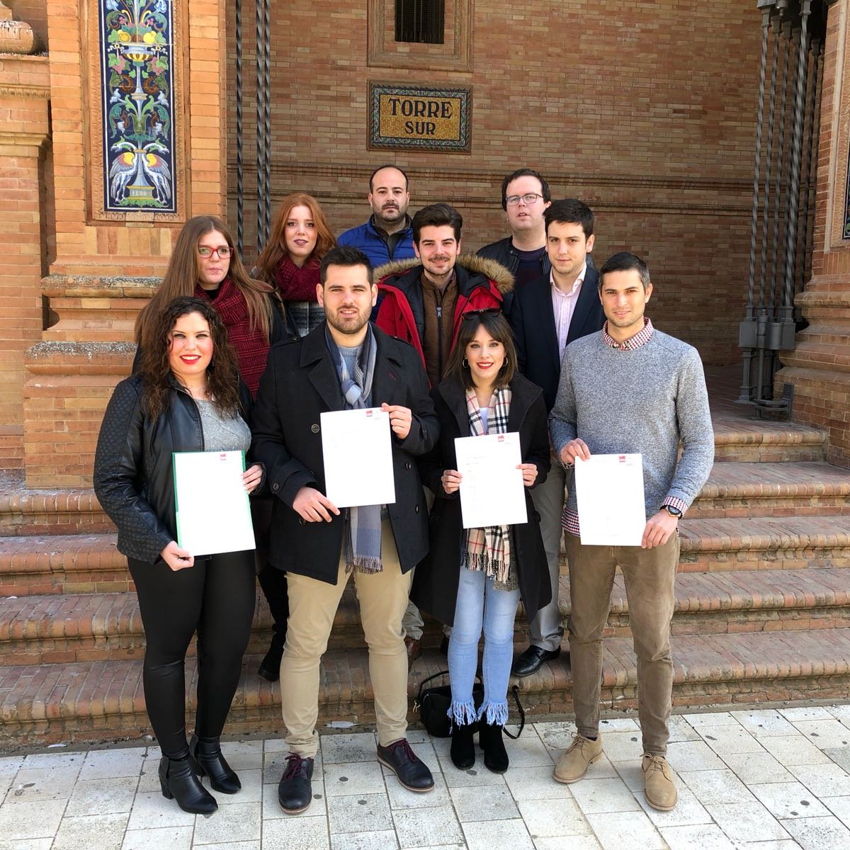 JSASevilla's tweet photo. Esta mañana, hemos registrado en la Delegación del Gobierno una solicitud para que el Ejecutivo de @marianorajoy acepte las más de 25 mil firmas recogidas en la campaña de @JSASevilla y @CepJSACadiz contra la subida del peaje de la AP-4 #SinPeajeYa https://t.co/BMXIvc4vKQ