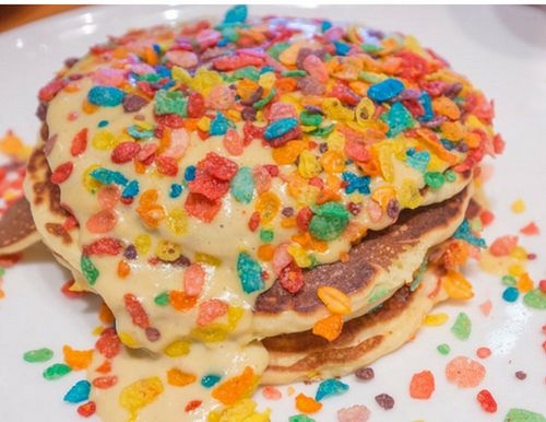 WC_Chicago's tweet image. Happy #fattuesday! These #MardiGras pancakes have colorful fruit flavored rice cereal mixed into our favorite @Krusteaz pancake mix. A sweet crème anglaise tops it off w/ additional fruit flavored rice cereal for extra crunch &amp;amp; color. whatscookinchicago.com/2018/02/mardi-… #krusteaz #pancakes