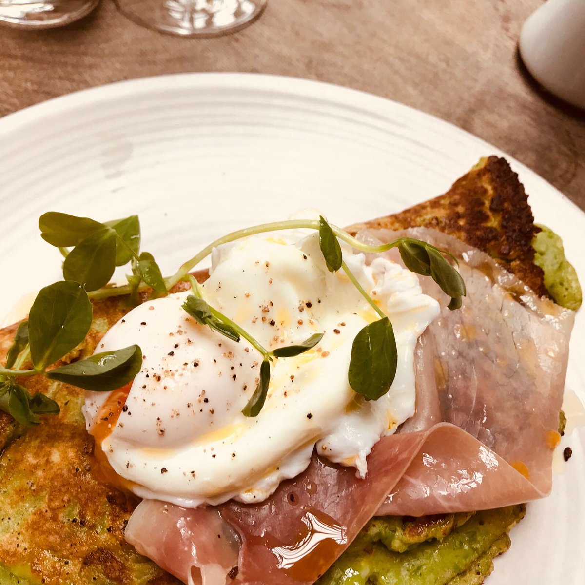 #PancakeDay The Prince of Wales have got you covered because you just know we do it better! 
First up we have a delicious sweet one- banana pancake with passion fruit &amp; quince compote!! 😍
Secondly a savoury one- organic pea pancake,poached egg &amp; parma ham!!! 😋
At £7 why not?