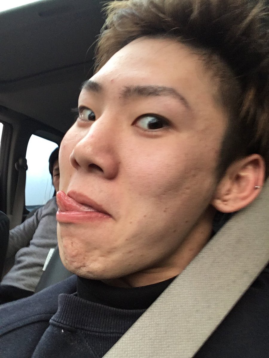 atposa0621's tweet photo. バレンタインよりもっとやらなければならない事があるんじゃないかとこの2週間考えて考えて考えて考えていた。そして明日バレンタインを迎える。答えは出た。
チョコをチョコっと分けてください。 https://t.co/dltHKuxJwx