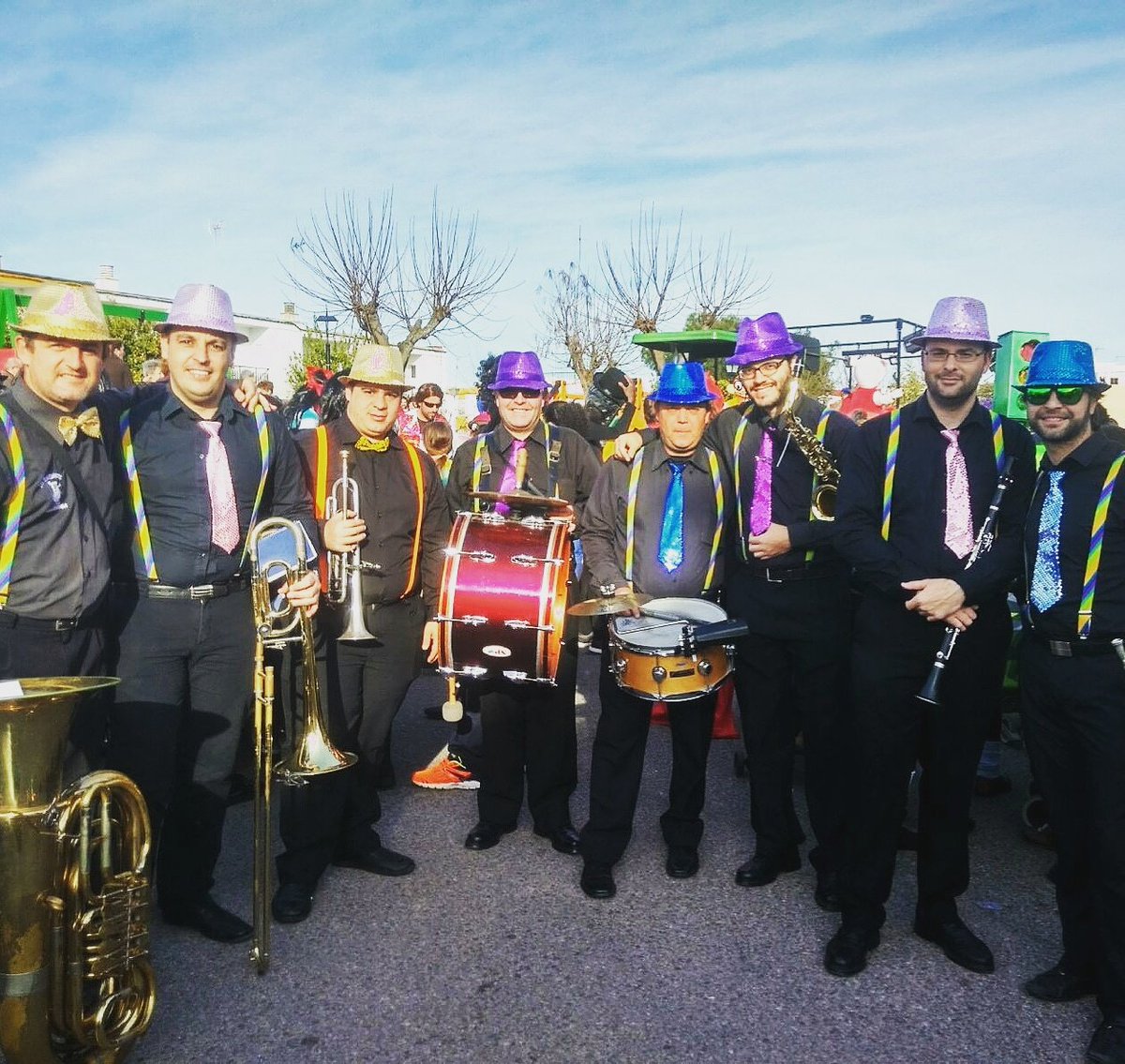 LosComediantesC's tweet photo. A partir de las 4 de esta tarde estaremos actuando en Lora del Río en el Pasacalles Carnavalesco que realizan todos los colegios del municipio.Vengan y diviertanse con nosotros https://t.co/x3sjjacU2r