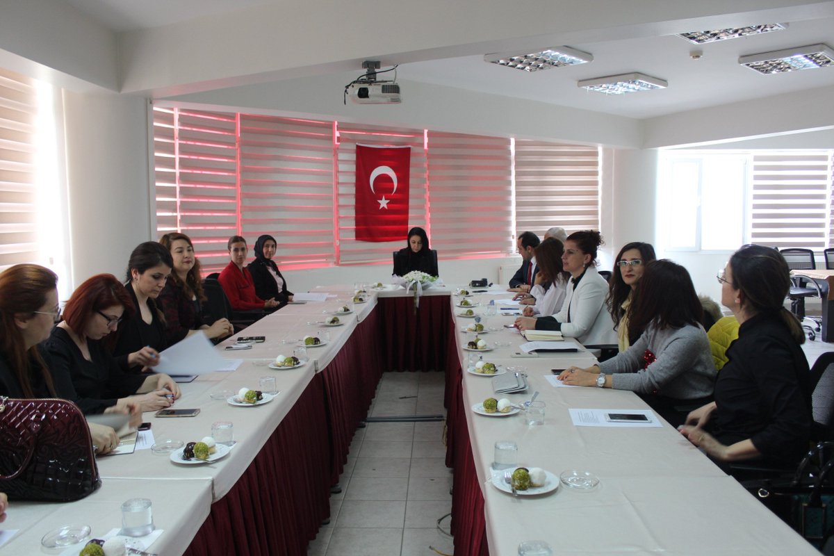 ailesosyalhatay's tweet photo. 13.02.2018 tarihi saat 14:00’de İl Müdürlüğümüz 3. Kat toplantı salonunda Vali Yardımcımız Meral BATI DEMİRBAŞ başkanlığında 8 Mart Dünya Kadınlar Günü gündemini belirlemek amacıyla toplantı yapılmıştır. https://t.co/wFQwg88HQn