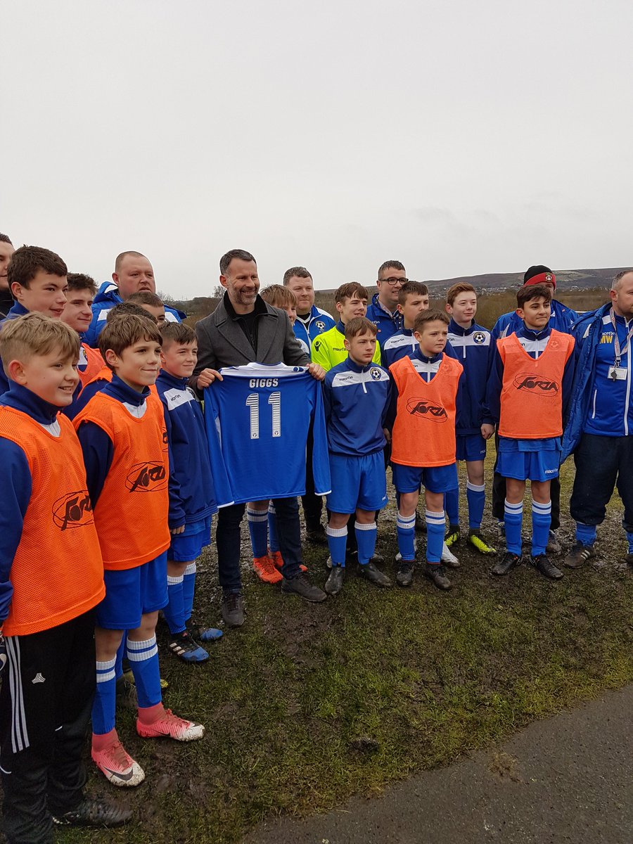 NWPWrexhamRural's tweet photo. Solway Banks on a Tuesday, Real Madrid on a Wednesday #BrymboLodge #ryangiggs #pcsoamanda https://t.co/4iSXh11PrZ