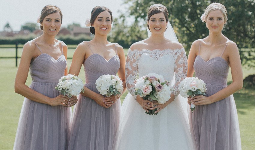 Weddingmagazine's tweet image. A traditional summer #wedding in the heart of the Essex countryside: ow.ly/yoqD30imReq