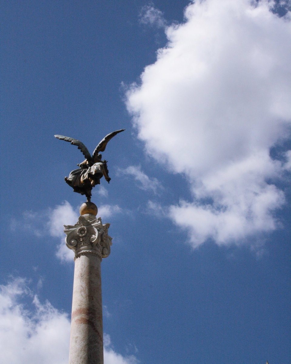 ireforchi's tweet photo. Credo che Roma abbia la capacità di far domandare a chiunque se é il cielo a farle da cornice o se é lei stessa a fare da cornice al cielo ☁️. | #igersroma #igersitalia #italianlandscape #beauty #art (https://t.co/Nz6Mzrylfy) https://t.co/Ld1pbSvkHh