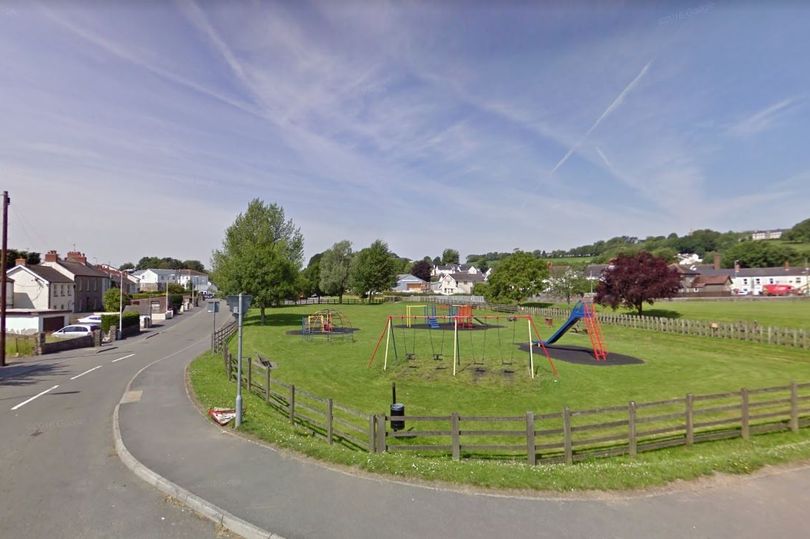 'Minimal disruption' during eight-week path and roadworks near primary school
bit.ly/2BRD5m5