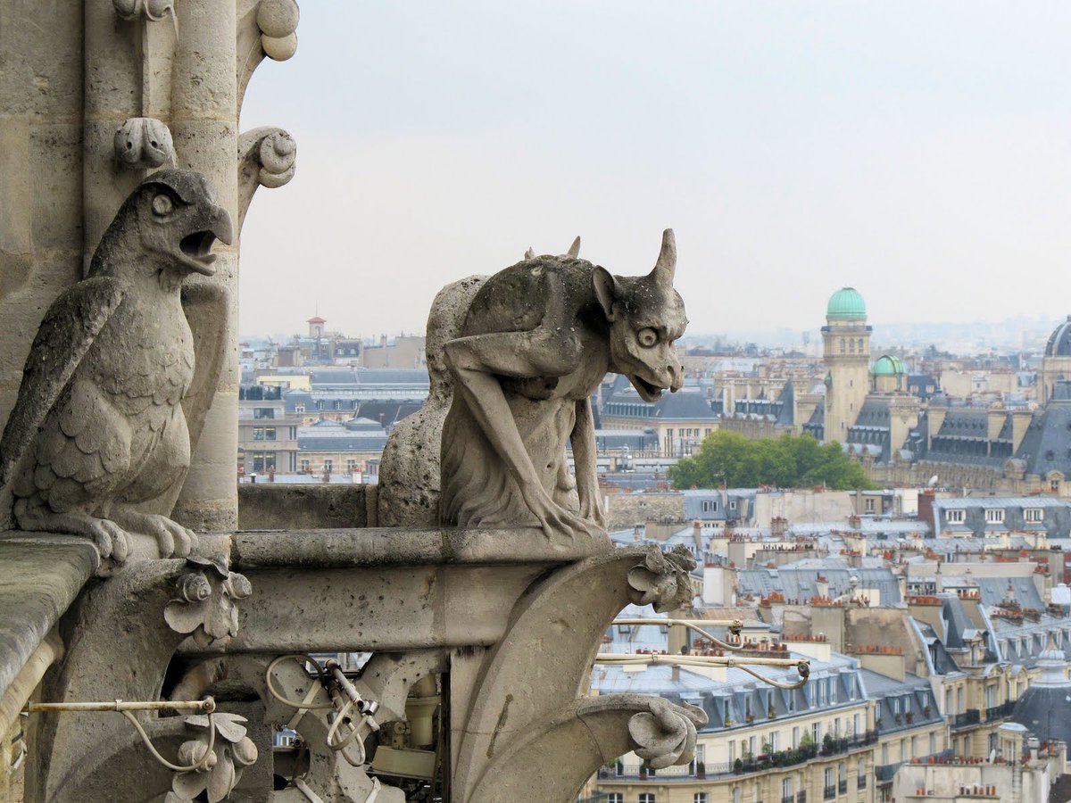 KIMFOR123's tweet photo. (غرَغل أو غارغويل) gargoyle منحوتات لكائنات غريبة التي تتربع على قمم كنائس العصور الوسطى-أصل الكلمة من صوت غرغرة الحلق بالماء- وتتكون من نوعين؛الأول تصنع لمخارج المياه(ميزاب)والثاني لا تستخدم لأي غرض،وهناك خلاف حول الغرض منها،أبرزها: أنها تقوم بمنع الأرواح الشريرة من دخول الكنيسة https://t.co/PXPinpr84p