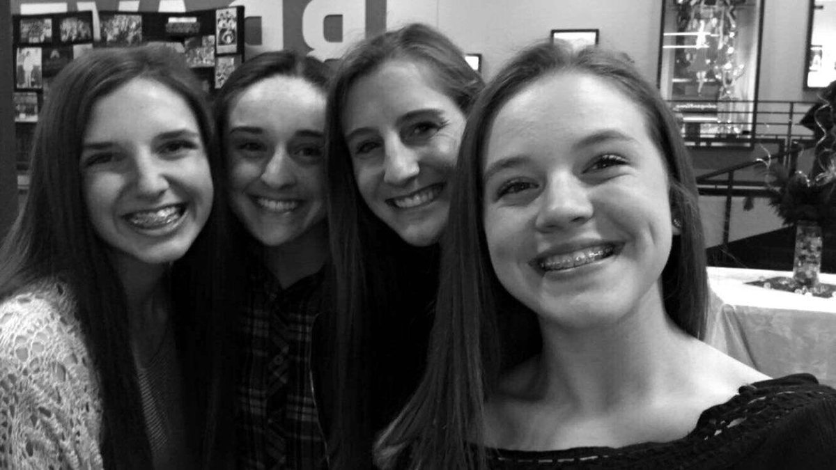 stephaniehurm's tweet photo. happy 16th birthday taylor!! hope your day is as great as the couples medium, ily🎈👑🧡💛💚 https://t.co/LUukDZpfod