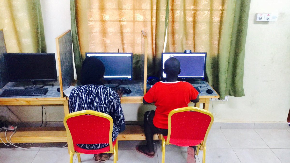 kidCodersAcadem's tweet image. #Last wk ~HTML & CSS sessions with one of our coaches @modoukups 👊🏽👩🏽💻👨🏽💻.#kidcoders empowering the next generation of Computer scientists