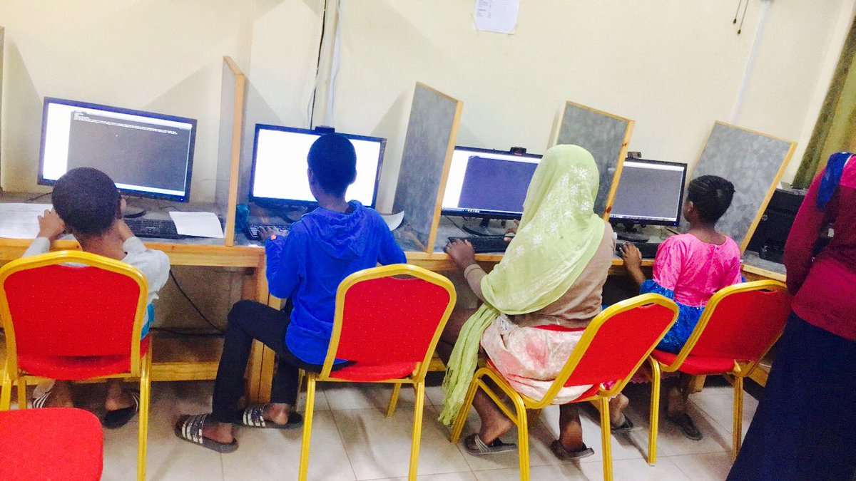 kidCodersAcadem's tweet image. #Last wk ~HTML & CSS sessions with one of our coaches @modoukups 👊🏽👩🏽💻👨🏽💻.#kidcoders empowering the next generation of Computer scientists