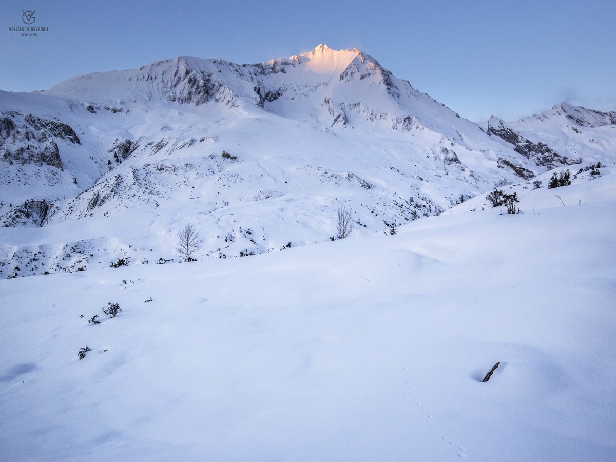 C’était bel et bien ce matin : un lever du jour exceptionnellement coloré !🌄 Depuis le Col du Soulor.
#valleesdegavarnie
