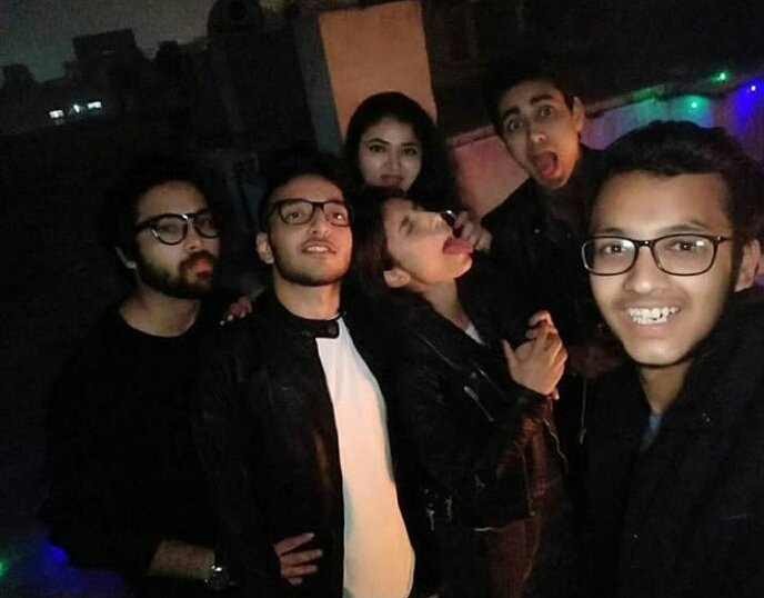 @HarshitaGaur12 with her Family n Friends ❤❤
You Cutie 😘

#Throwback #NewYearEve #NewYearCelebreation #DelhiDays

C.R: Owner