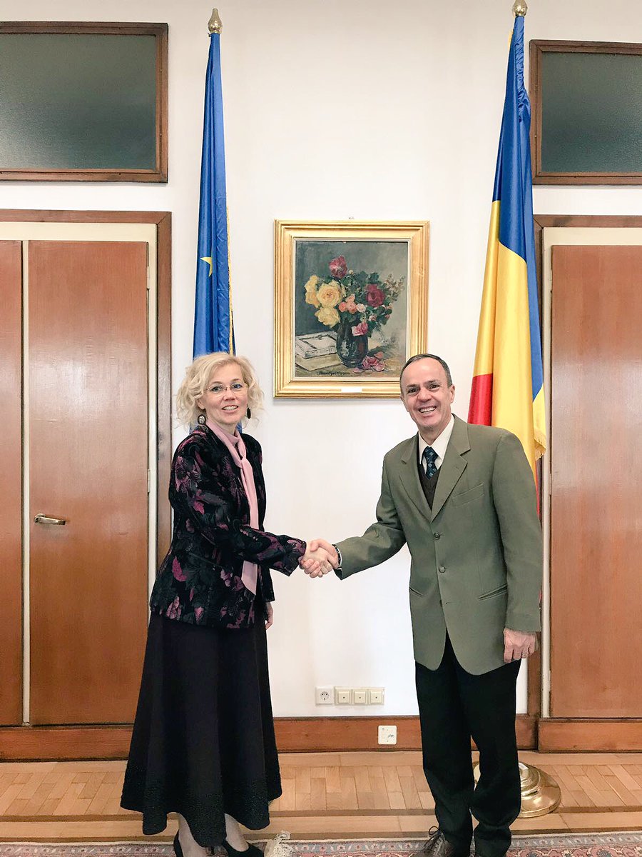 EmbaMexRum's tweet photo. Productiva reunión del Emb @ordorica_g con Dip. Rozália Biró, Presidenta #ComPolExt del #ParlamentoRumano @cdep_ro #MXelecciones2018 #TLCUEM #GlobalCompactMigration #PolíticasGénero #Amistad #Cooperación #DiálogoInterParlamentario https://t.co/alWx11AiUP