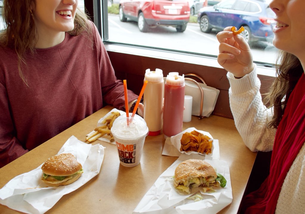 ComeBackShack's tweet photo. Whether youโre celebrating Galentines Day, friendship, or just a Tuesday, itโs never a bad time to go to Come Back Shack! #foodwith๐งก #galentines #friends #love #february #strawberrymilkshake #comebackshack https://t.co/2ZBYg7bBQs