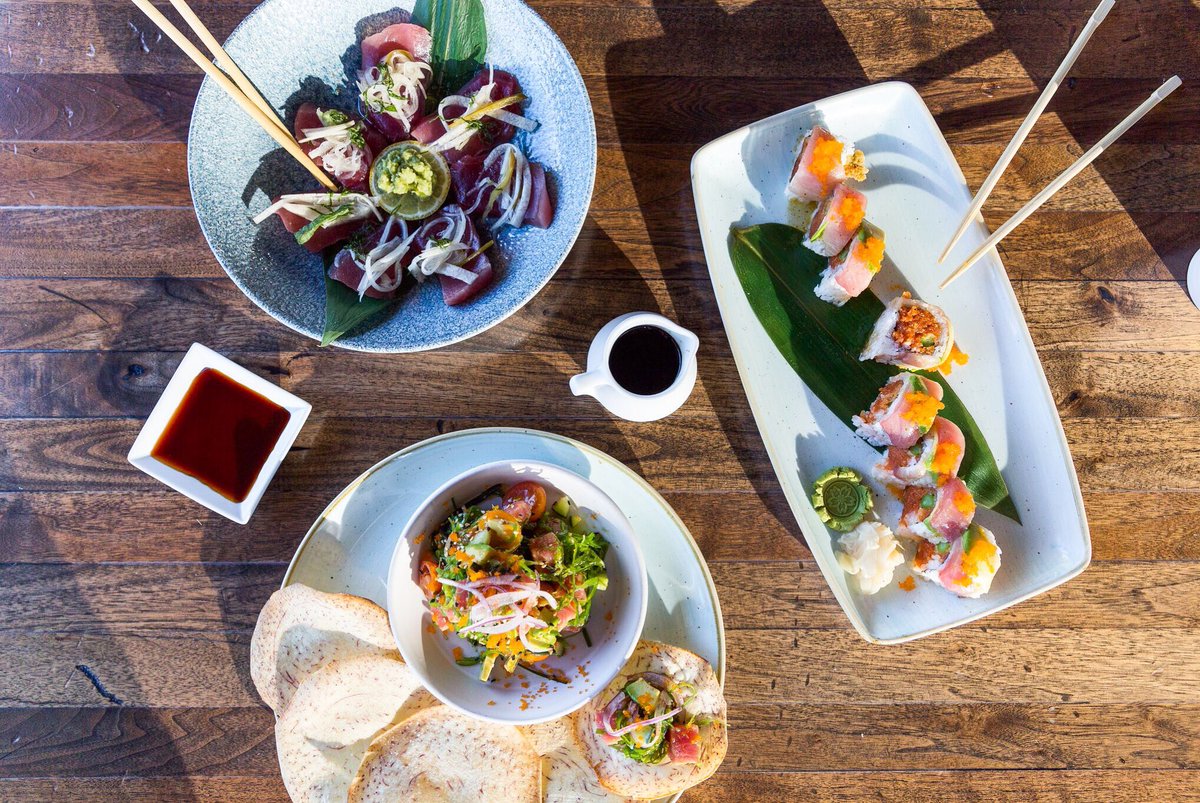 Sushi with a #splash on the rooftop. Dive into #HappyHour discounts weekdays from 4-6pm!🍣🍻