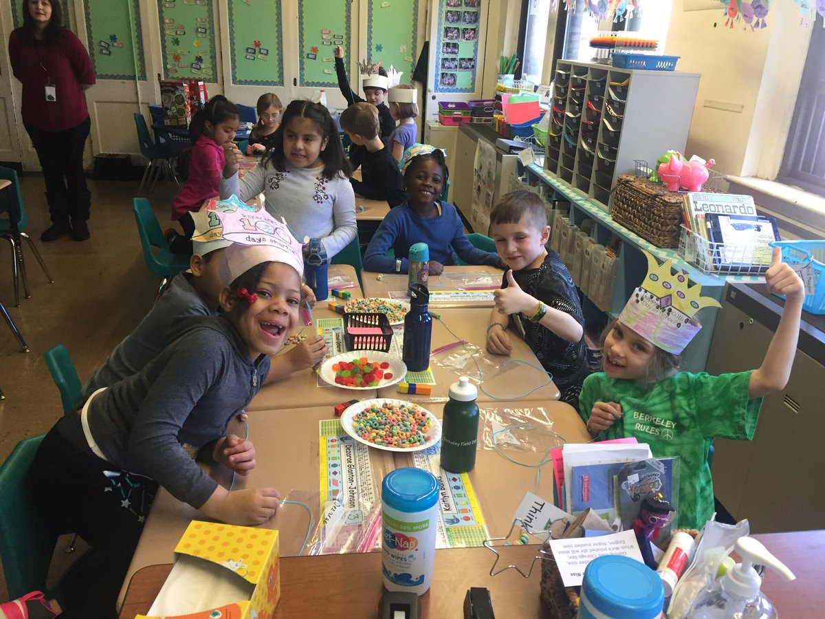 JillianFormosa's tweet photo. 100th Day of School fun!!! Students loved making edible 100 necklaces!!! https://t.co/QakSaoNg0h