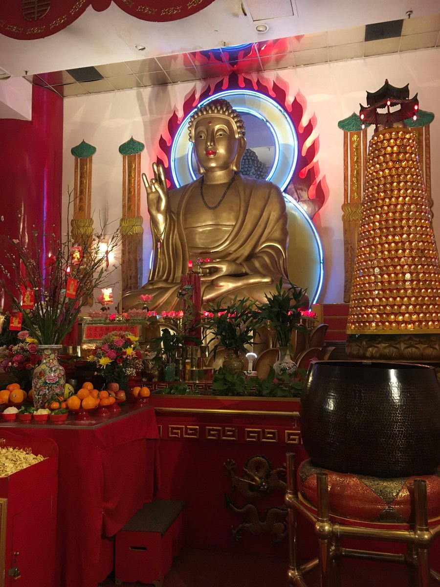 STAGSRS's tweet photo. Beautiful Buddhist temple in New York’s Chinatown https://t.co/yEBo8bdCOp