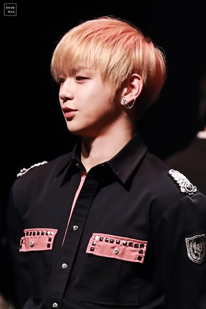thumbs_up1996's tweet photo. 180123 이데일리

잠 안오는 밤에 너보고 자야겠다.
잘자🌙
강다니엘최고다.

#워너원 #WANNAONE #다니엘 #Daniel #이데일리워너원 #KangDaniel https://t.co/OAIUerYKqU