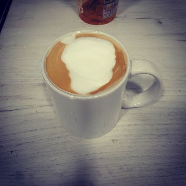 BigCinho's tweet image. Thought I'd try out some #latteart with the new coffee machine at work. Think you'll agree I've nailed it.

#coffee #coffi @heartlandcoffi ift.tt/2Erc6iT