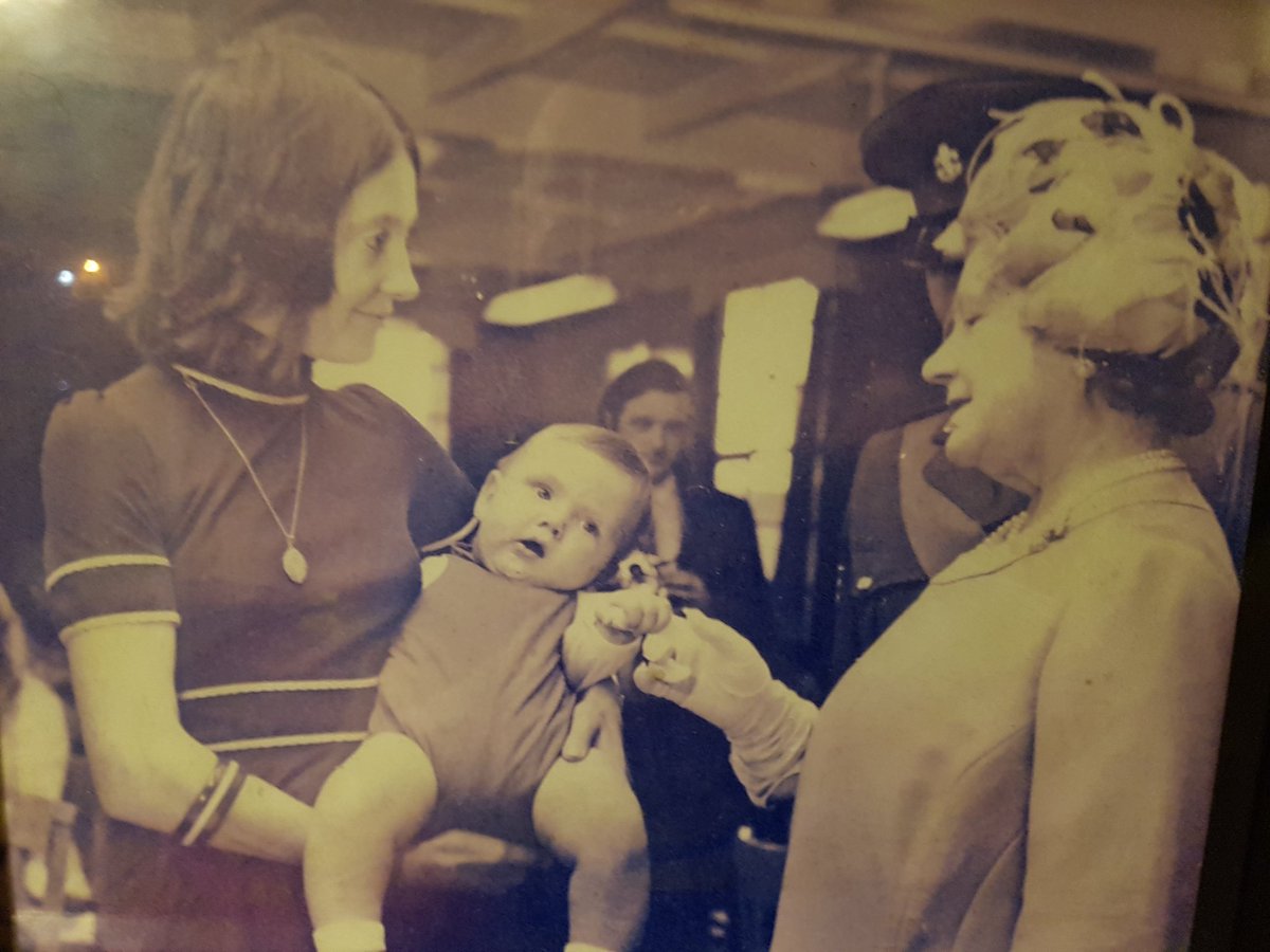 leeknocker's tweet photo. Me and queen mum 1972 https://t.co/LmxzPK2I9z
