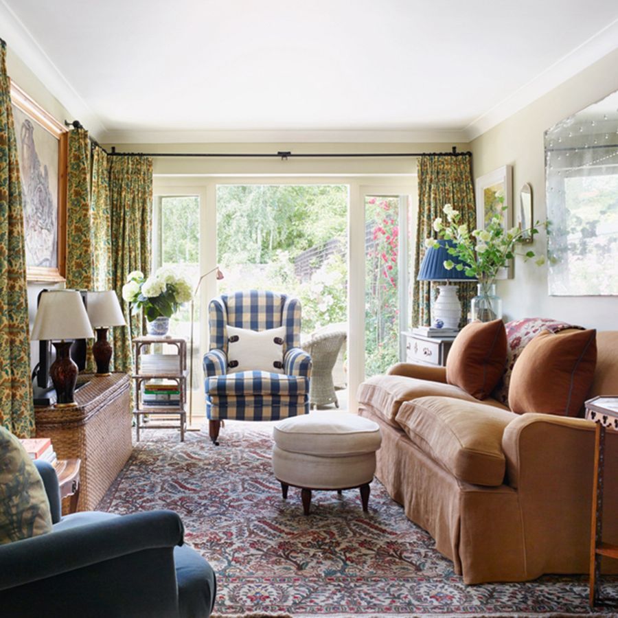 _houseandgarden's tweet photo. Gorgeous English country cottage living rooms, from traditional to eccentric. https://t.co/KNI7jmG1oc https://t.co/8D7WhWgljI