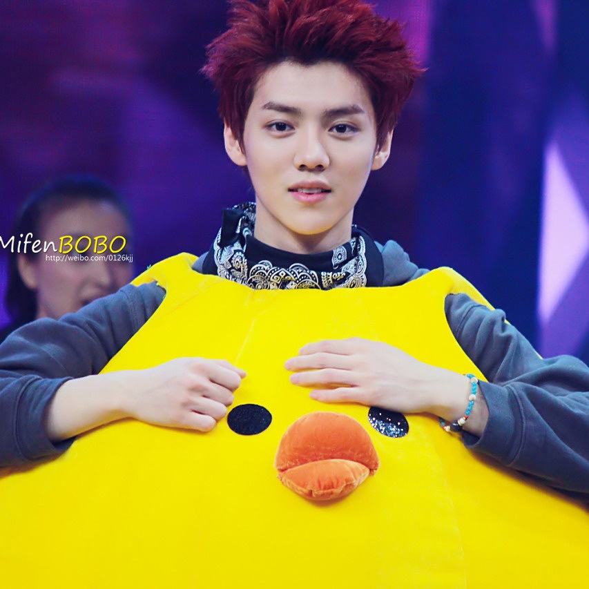 Hunhan_turkey's tweet photo. -Old Wolf Era scarf
-Cartier Ring
-Couple watch
-Post time: 9.47 pm(Sehun 94,Luhan 7)

-Luhan'ın Wolf Era'da taktığı aynı fular
-Cartier yüzüğü
-Çift saati(detay için eski post)
-Postun atılış saati 9.47 pm

#hunhan #selu #luhan https://t.co/VrYw97F8R8