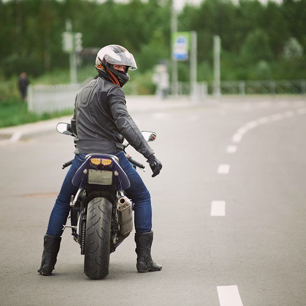 We’ve got your back. We Rescue is developing a safety device that could save your life. Find out more. 🔝link in bio.
.
.
.
.
#motorcycle #motorcycles #motorcyclelife #technology #safetydevices #innovation #newtech #roadsafety #motorcyclesafety #weres… ift.tt/2En10Hs