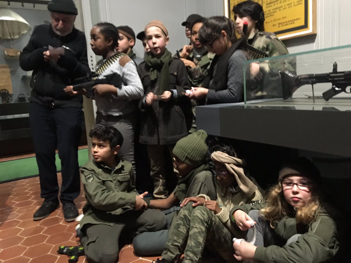 LigueParisEduc's tweet photo. Au musée @O2LaLiberation 2eme représentation du spectacle " Après le déluge" sur l'histoire des Compagnons de la Libération. Bravo aux élèves de l'école Pierre Larousse @MairieParis14 qui jouent ce soir pour leur famille. https://t.co/D5tN8L5z87 https://t.co/yrPS5Zs0BE