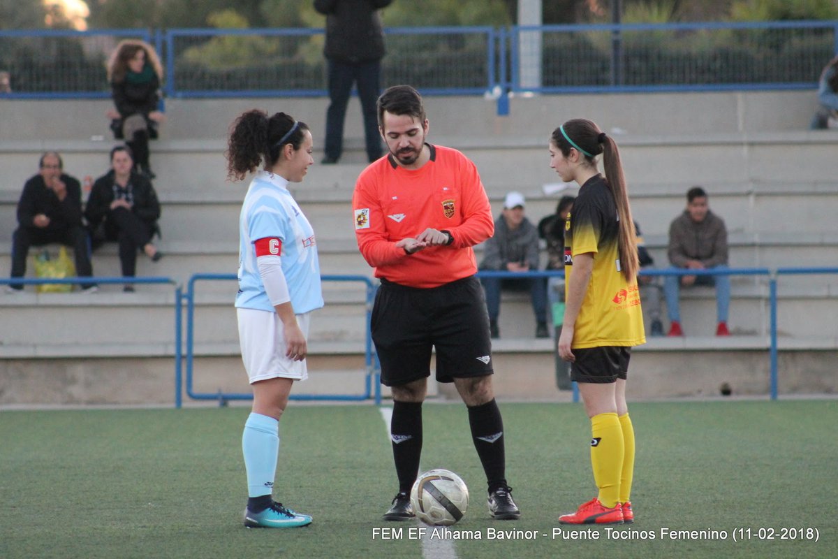 Partido del domingo de las chicas fue un empate 0-0 contra puente tocinos, que lo dieron todo pero no llego el gol para llevarse los 3 puntos para despegarse. Seguimos trabajando y mas fuertes 💪💪
#equipo #familia 💙🍍