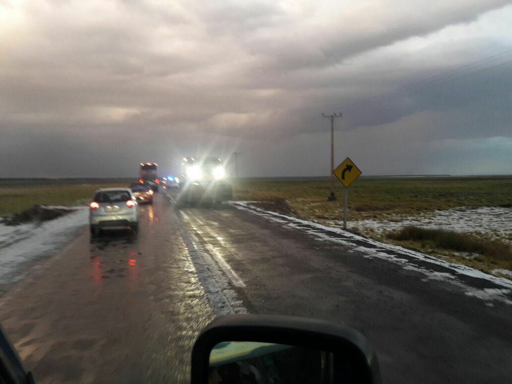 RedCivilCalama's tweet photo. #SAN PEDRO DE ATACAMA: ADELANTA CIERRE DE PASOS FRONTERIZOS
Producto de la intensa lluvia en algunos sectores, la presencia de hielo en la calzada y la neblina en la ruta 27-ch. Cierra a partir de las 16:30 hrs. este horario de cierre rige para los complejos Jama e Hito Cajón. https://t.co/Yb9lfQSlzw