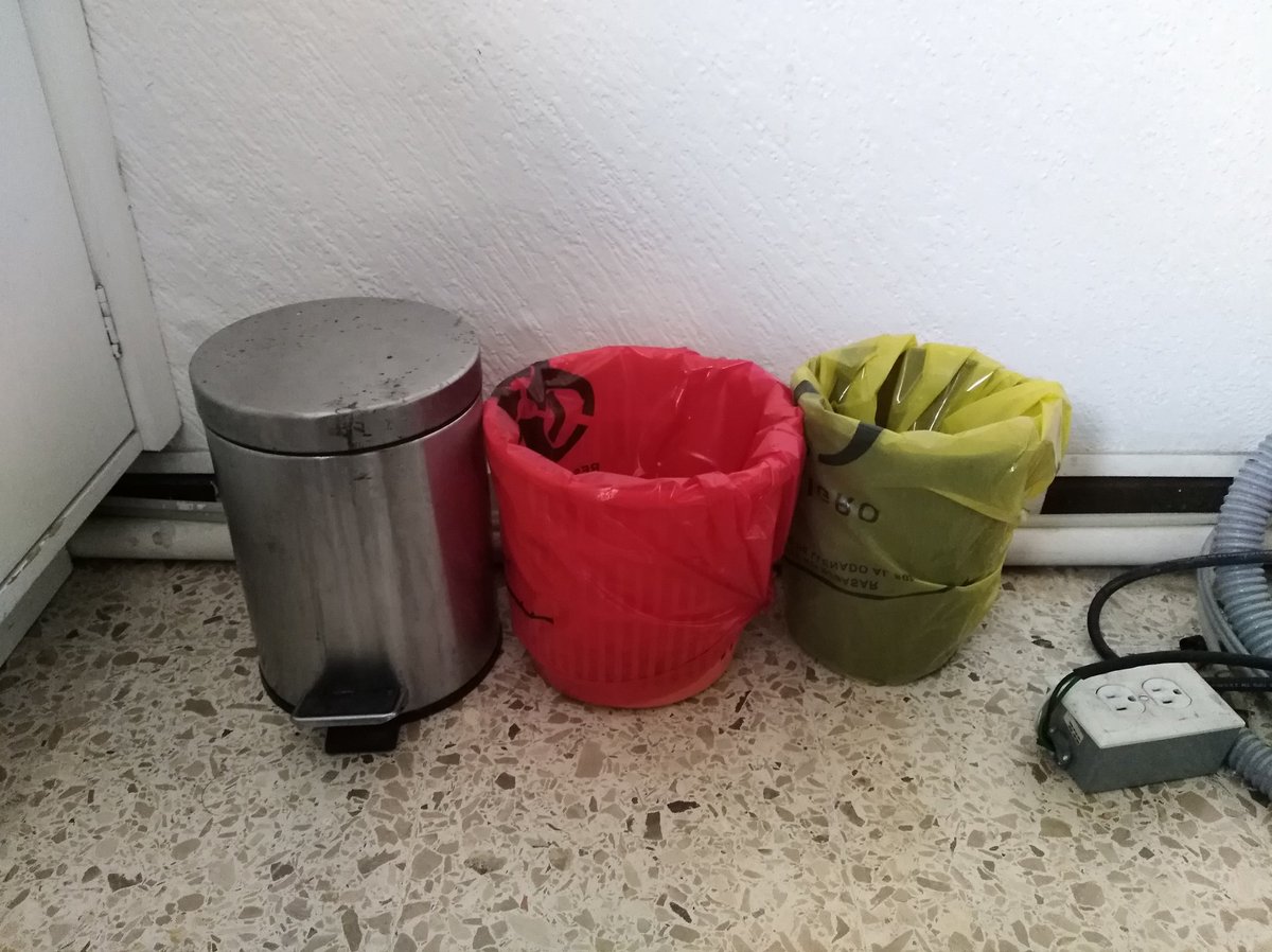 AmyLogo's tweet photo. @Reporteropuebl1 @COFEPRIS @Salud_Puebla En respuesta a tu denuncia, si hay responsable sanitario, si se ejerce con cédula profesional y título, basura separada en contenedores de RPBI, visita del inspector de COFEPRIS aprobada con todos los requerimientos. https://t.co/IDXTRW3TL0
