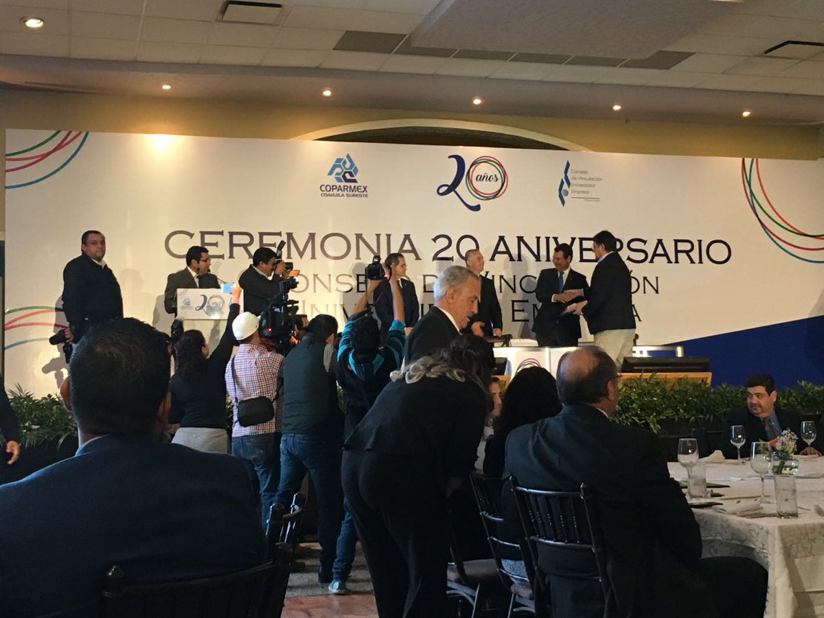 coecytcoahuila's tweet photo. Ceremonia 20 aniversario, Consejo de Vinculación Universidad Empresa
Felicidades!
@LuisArizpeJ @DrLauroC @CANACOSALTILLO @CANACINTRA_Salt @comimsa @UANEOSOS @UAdeC @TecMtySaltillo @ULSASaltillo #ARHCOS #AIERA 🎉 https://t.co/ULE87Ao81a