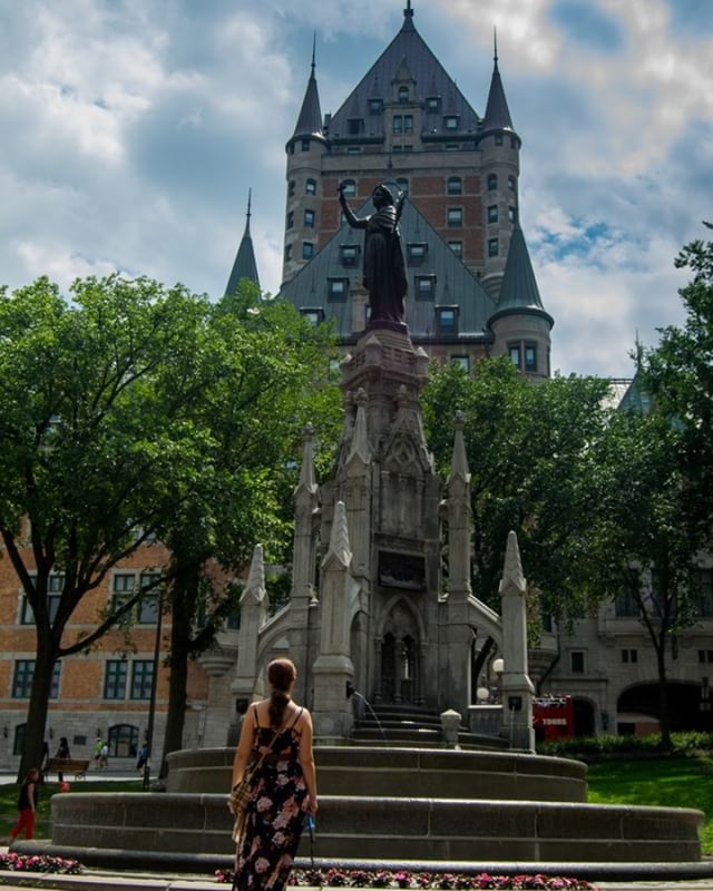 viajmargalliver's tweet photo. En #Quebec puedes pararte a contemplar el #hotelfrontenac una y mil veces , desde distintos sitios y ángulos que siempre te parecerá el hotel más bonito del mundo ¿Cual es el hotel más bonito que hayáis visto? #explorecanada🍁 https://t.co/IuEFGXOsca https://t.co/xUGR7NkbFK