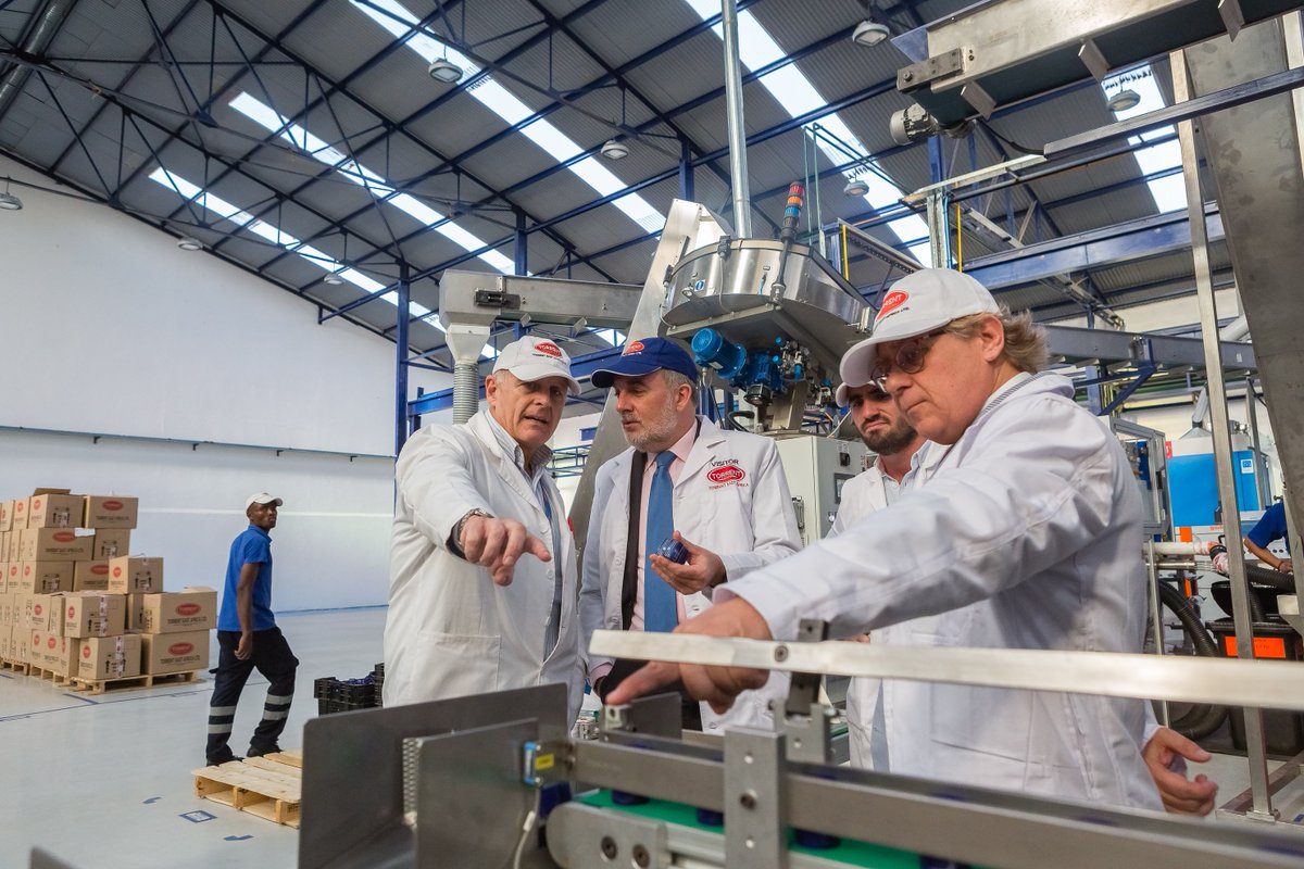 GrupoTorrent's tweet photo. Ayer se inauguró nuestra nueva planta de producción de #tapones #irrellenables en #Nairobi, #Kenia. Compartimos con vosotros algunas imágenes del acto, al que acudió el Embajador de España, Javier García de Viedma, y nuestro director general, David Torrent. ¡Sumando retos! https://t.co/Iq2OneRuZ2
