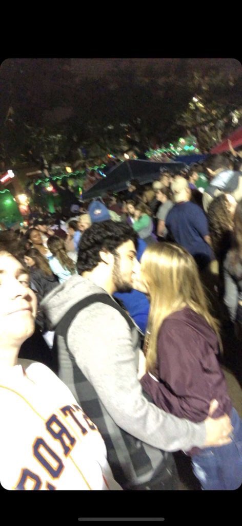 MGmakeouts69's tweet photo. Is that josh from drake and josh https://t.co/f2Sf9Ftlug