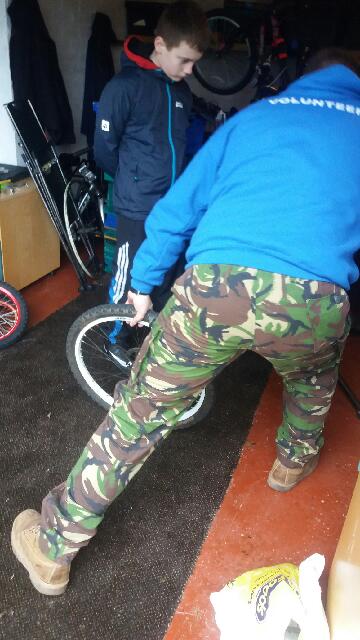 <a href="/RVA__Group/">Runcorn Veterans A1</a> fixing bikes with local young people #wellhalton <a href="/WellHalton/">Well Halton</a> @PCSO_Paul